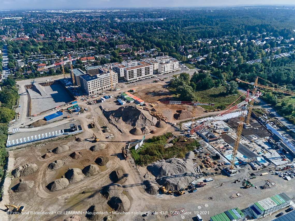 19.09.2021 - Aktuelle Luftbilder aus dem Alexisquartier und Pandion Verde in Neuperlach in München